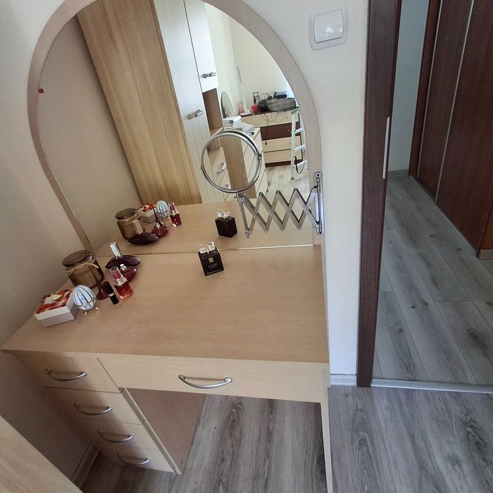 TOALETKA o wymiarach 90×40 lustro wydokość 78 cm