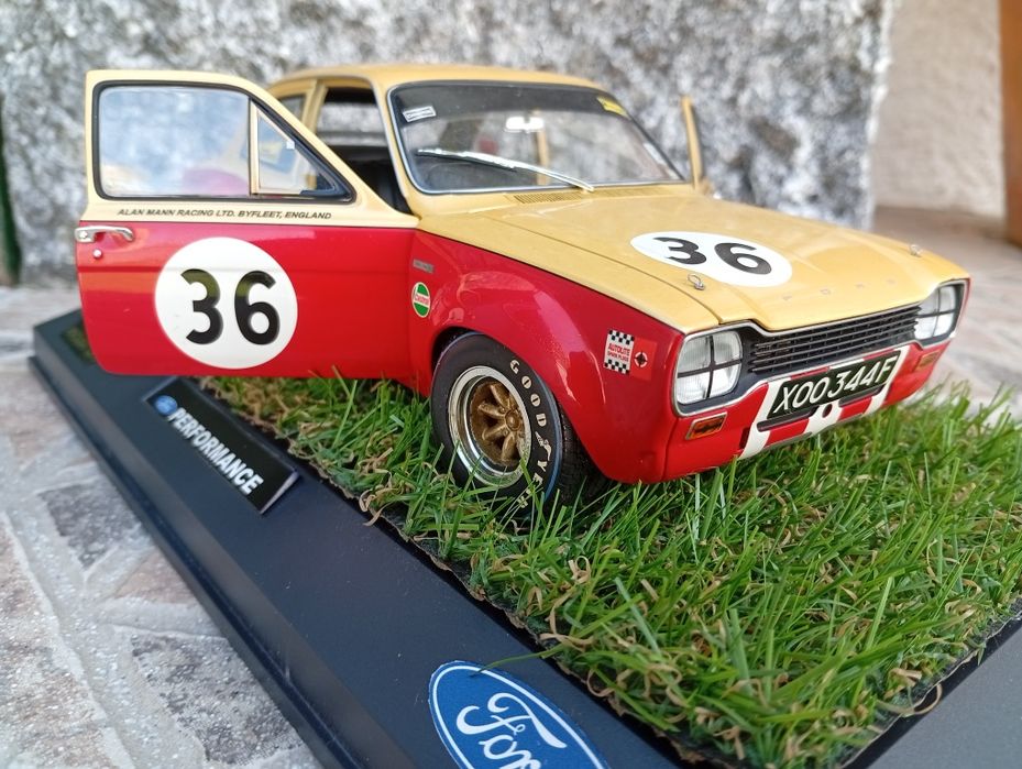 Miniatura 1/18 Ford Escort MK 1