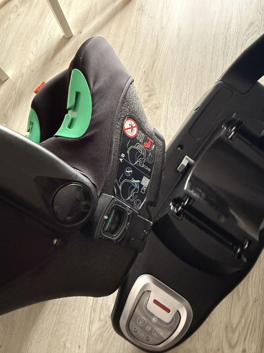 Ovinho chicco base isofix e redutor