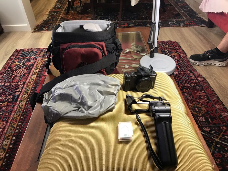 Aquina fotografica nova SONY ZV-1 II com tripe