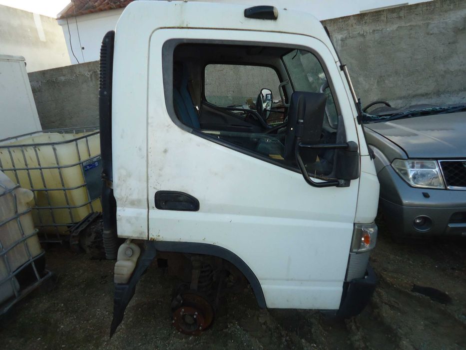 Mitsubishi Fuso 3C13 de 2012 só ás peças