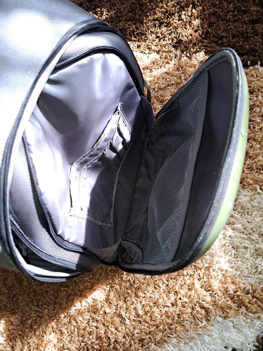 Портфель шкільний з темно-зеленою пластиковою вставкою