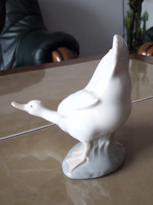 Porcelanowa gąska Nao Lladro Hiszpania.