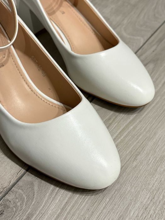 Туфлі жіночі білі