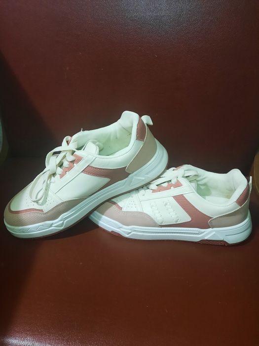 Кросовки женские