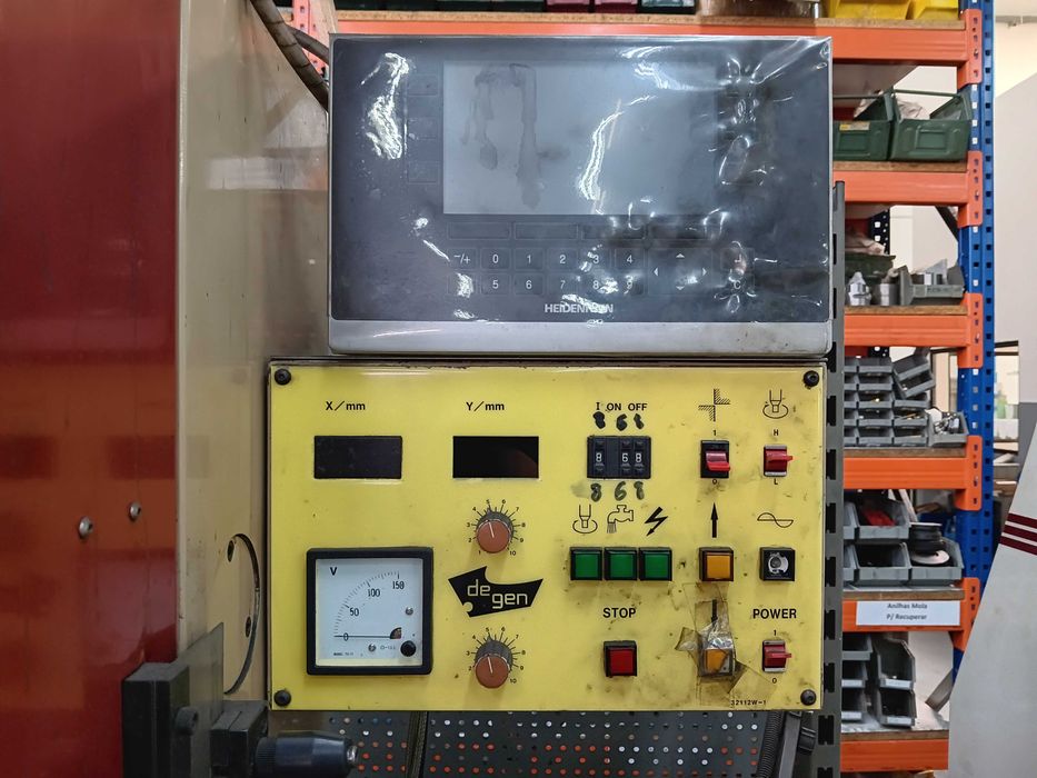 Máquina de Furação por Eletroerosão EDM CM H32A
