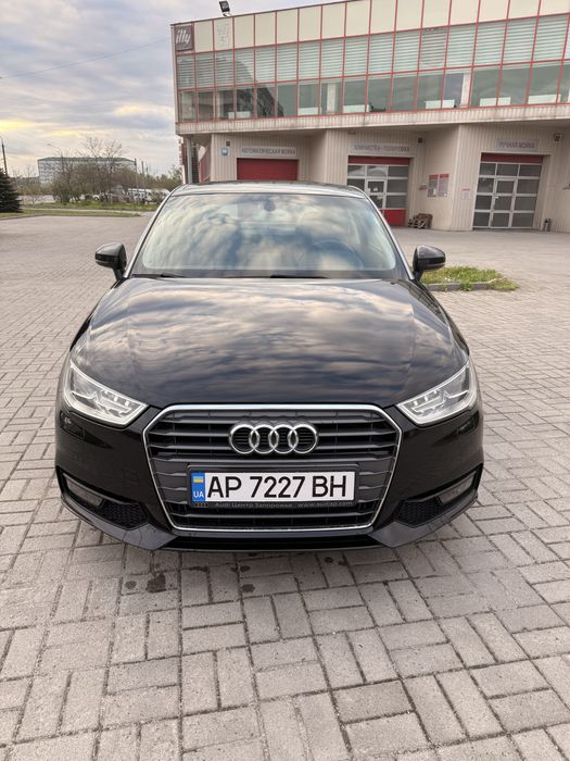 Продам машину Audi A1