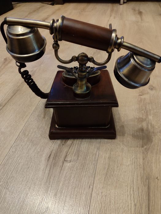 Telefon stacjonarny retro