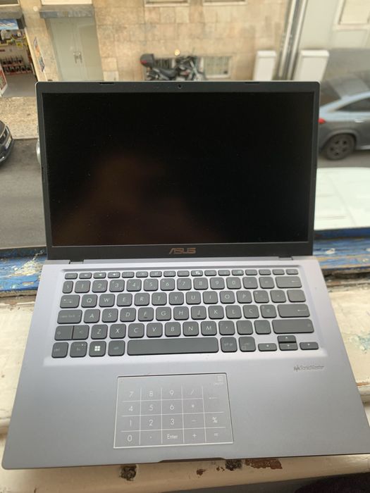 Portátil ASUS 14" (i3 11.ª Ger / 8GB / SSD) + Capa e Rato