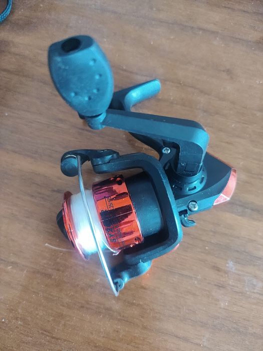 Катушка для удочки новая с леской и складной ручкой