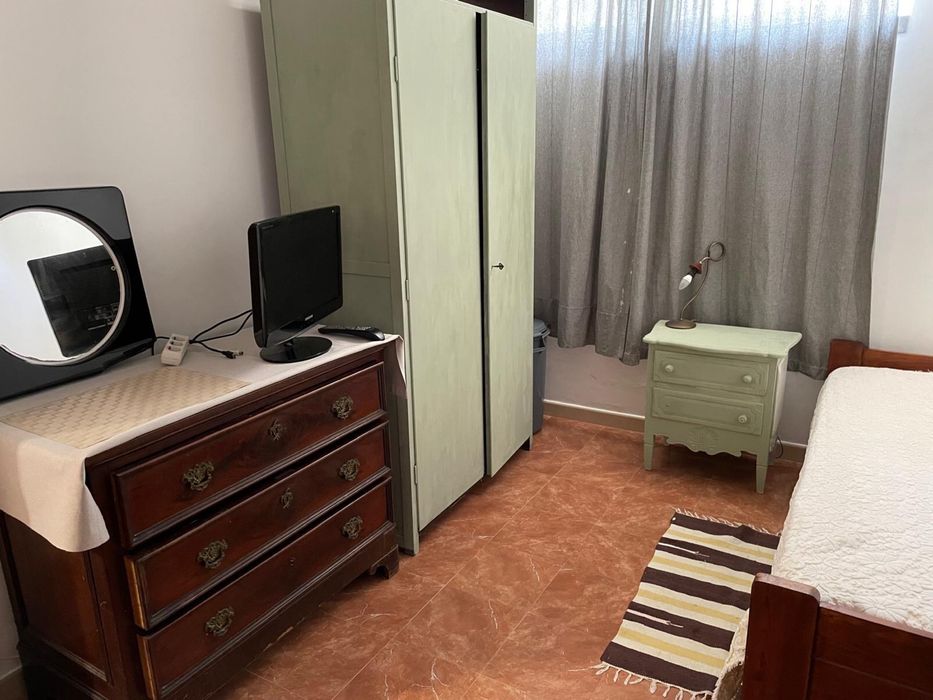 Quarto para arrendar em carcavelos