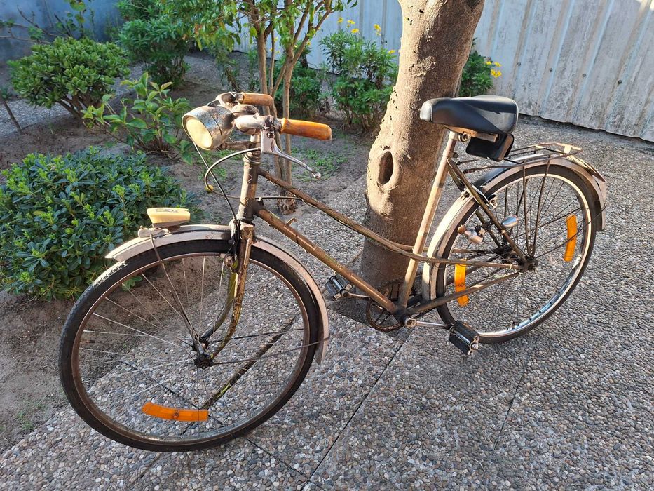 Bicicleta pedaleira antiga