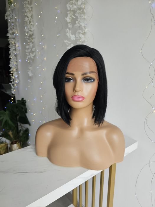 Peruka lacefront Stella kolor czarny naturalny efekt  bob