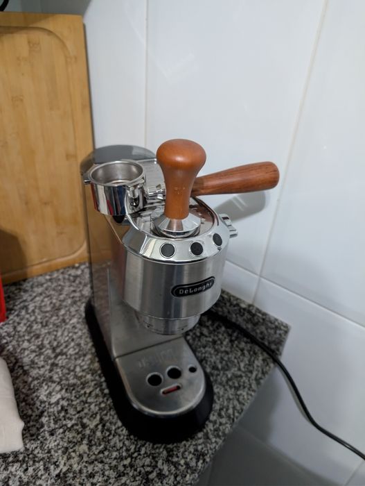 Maquina café Delonghi com manípulo barista Pro