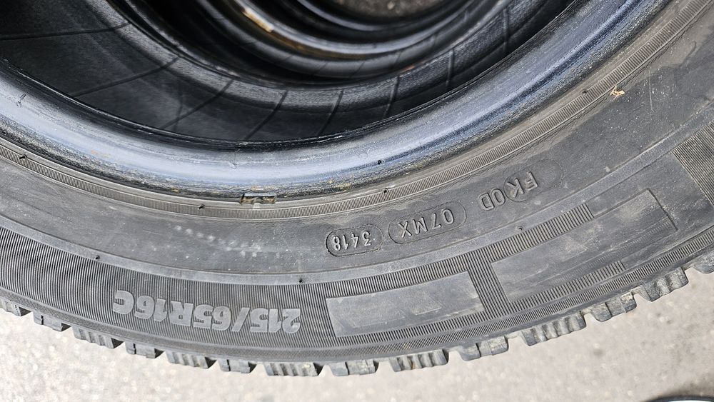 Opony zimowe  215.65.16 C Michelin