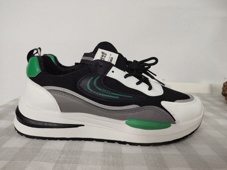 Tênis casuais novos
