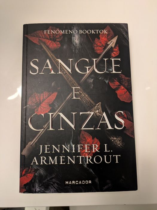 Vendo livro Sangue e Cinzas
