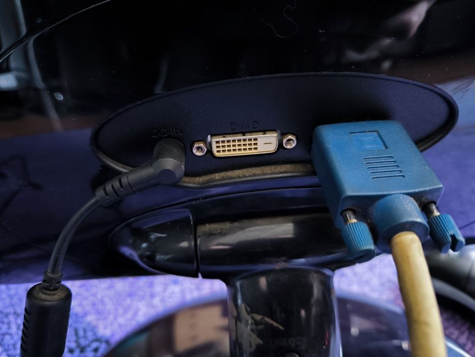 Monitor LED /LG flatron 22 całe model e2250t