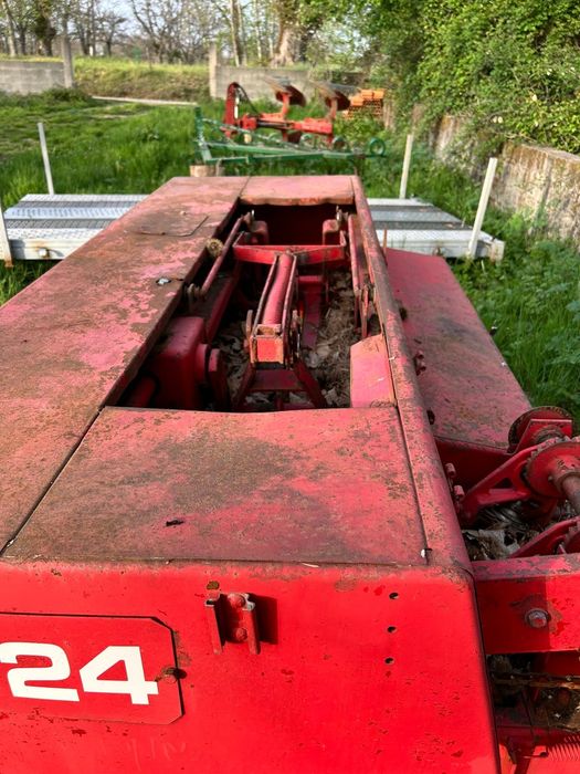 Enfardadeira mf 124 para restaurar ou peças