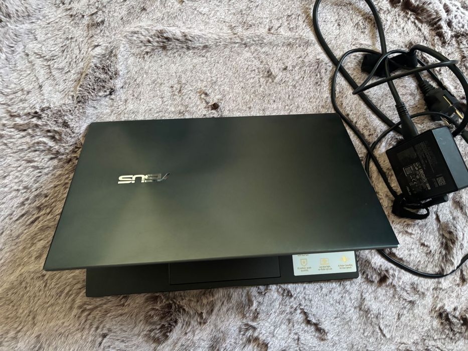 ASUS ZenBook 14 – Ryzen 5 5600H, 16 GB RAM, 512 GB SSD