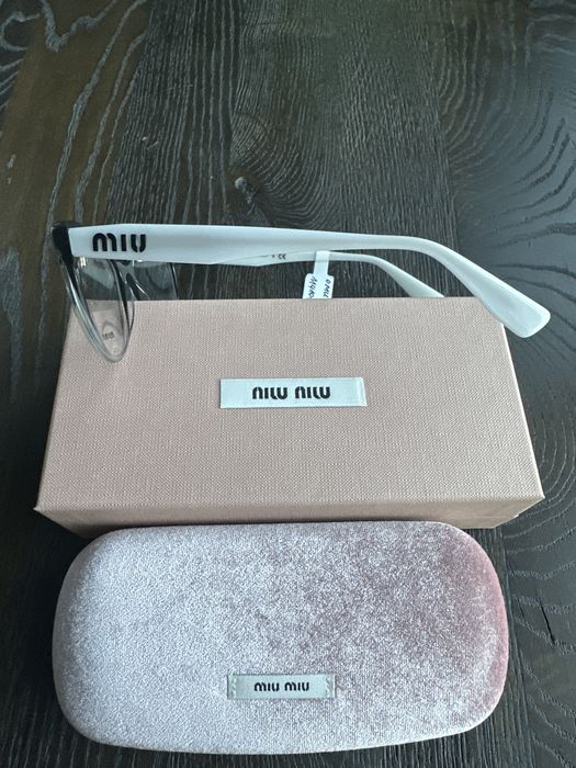 Okulary korekcyjne marki Miu Miu MU 04RV col. 114101