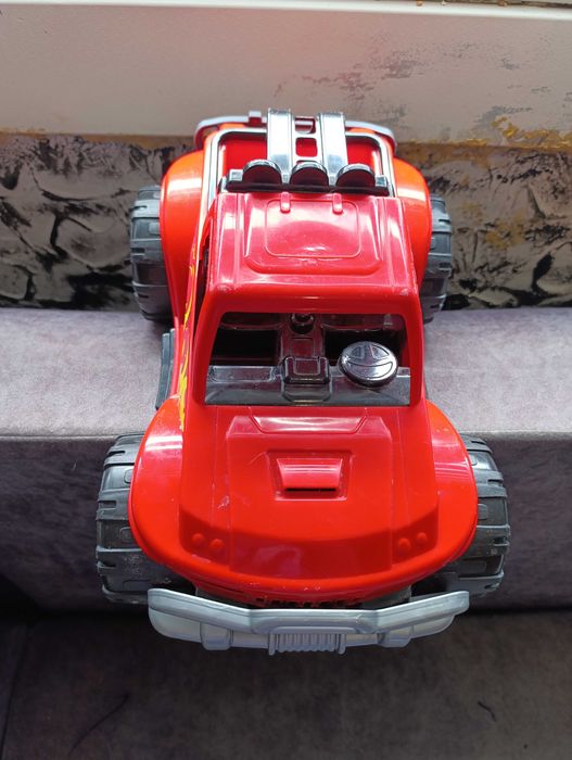 Zabawka auto terenowe jeep