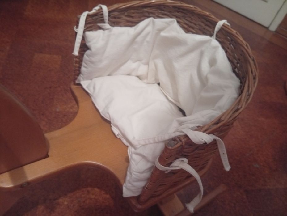 Cavalo de Baloiço Moulin Roty em Faia – Vintage Restaurado