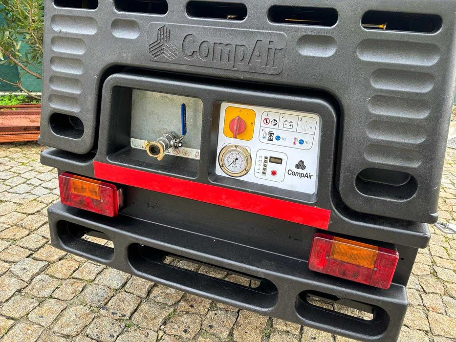 Compressor 2m3 Gasóleo - 7 Bar - COMPAIR C20 (Motor KUBOTA)