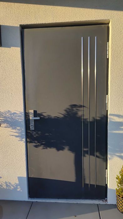 Drzwi zewnętrzne KOMSTA K2001 TI/72 Premium 95x205 prawe antracyt Gerda