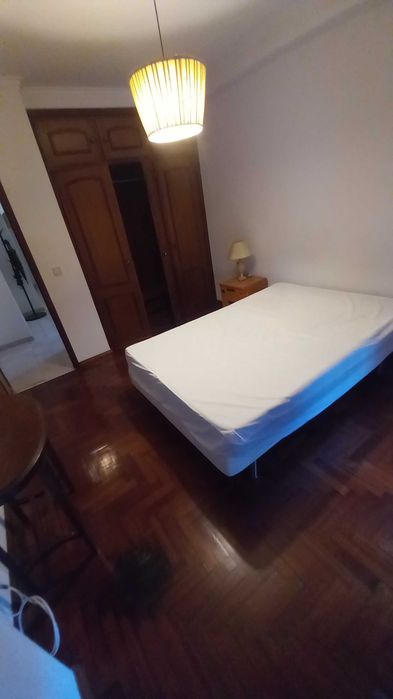 Quarto com varanda para Arrendar QUELUZ-BELAS