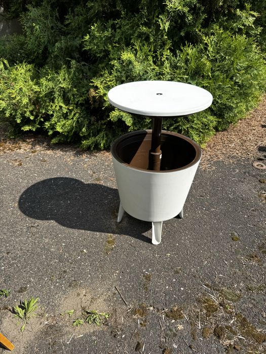 Stół ogrodowy Keter Cool Bar kremowo-brązowy