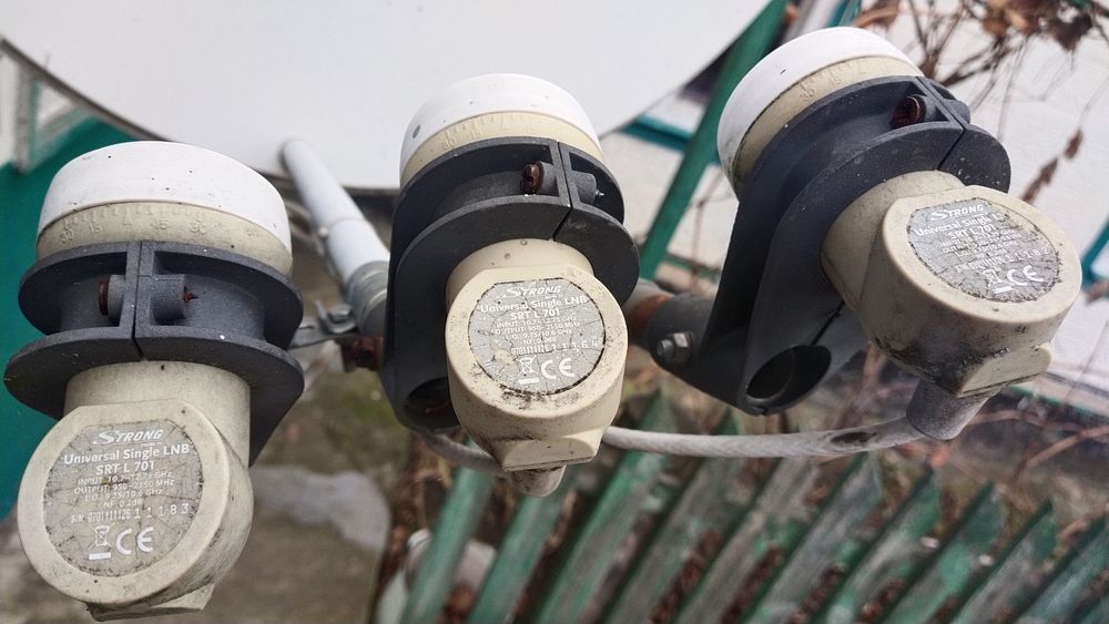 Супутникова антена+кріплення+головки+ модем Viasat (тюнер)
В робочому