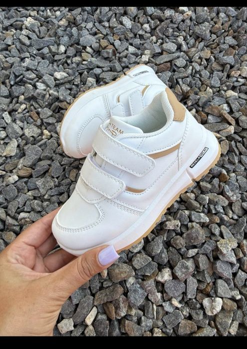 НОВІ кросівки , 26 р, устілка 15,9-16 см