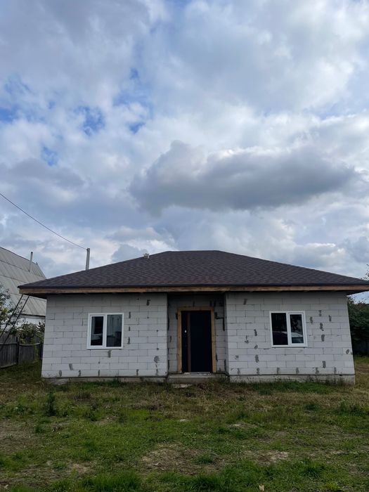 Дахи нові ,старі . Внутрішні роботи . Паркани