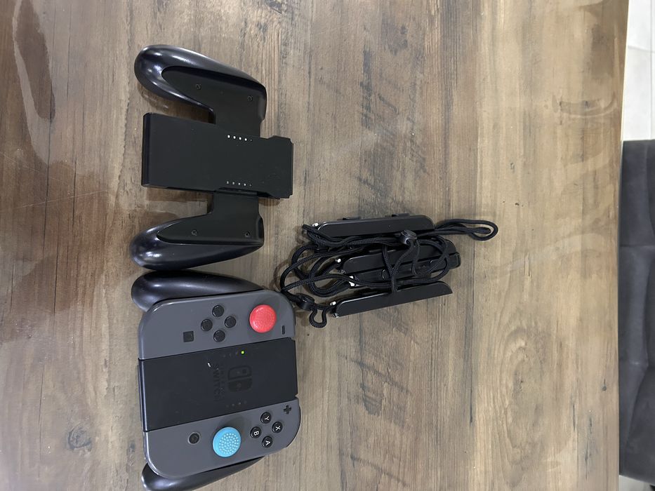 Nintendo switch com 4 comandos e 6 jogos