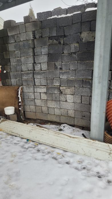 Pustaki ,cegły, materiał budowlany