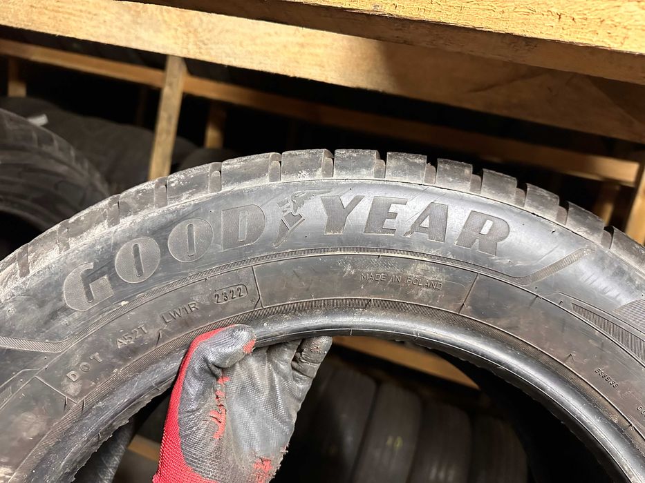 Шини зима майже нові 255/55R18 GOOD YEAR UltraGrip Perfomance + 2шт 8+мм 22/23