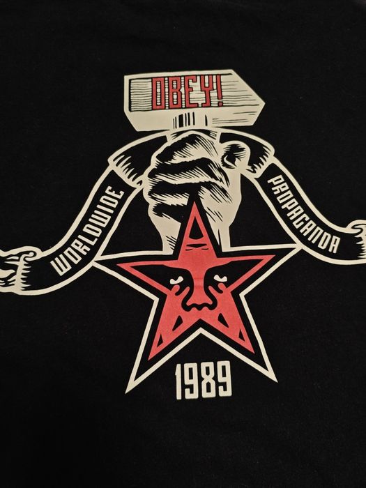 Obey чорна футболка