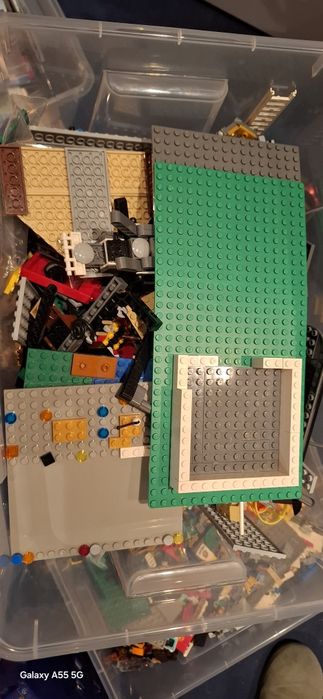 Caixas com diversos Legos