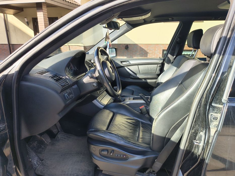 Samochód osobowy BMW X5