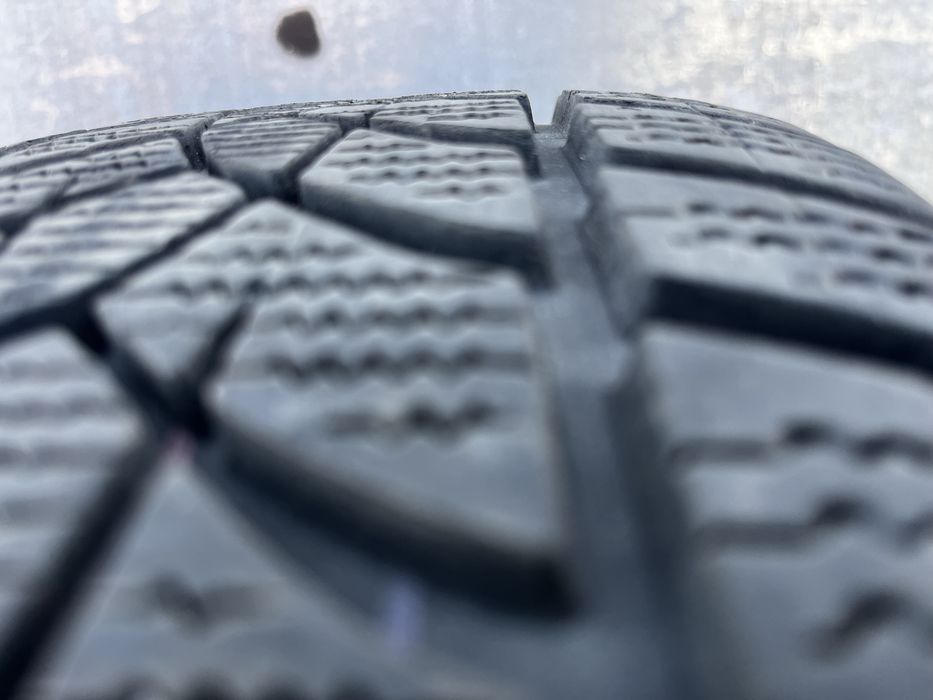 Продам пару зимових шин GoogYear 205/55 R16