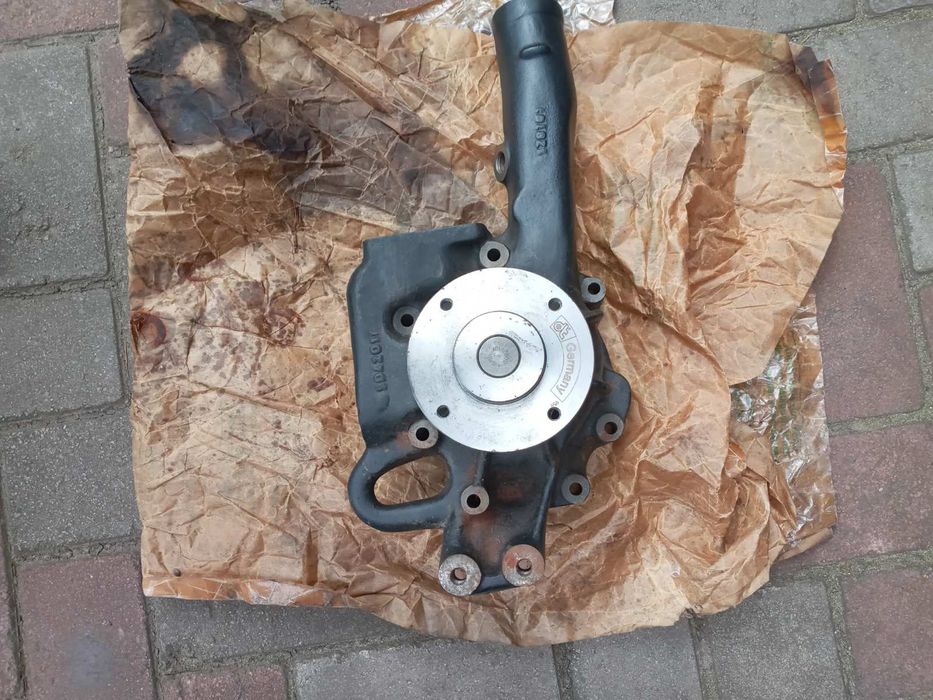 Водяний насос/ помпа Mercedes 817 (і до інших Mercedes), 4.2 двигун