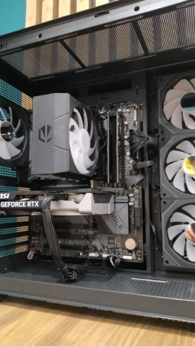 Komputer do gier_ Ryzen 7 8700_RTX 5060 8GB_32GB DDR5_SSD 1TB M.2 36Gw