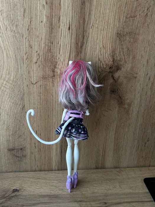 Катрін Скаріж Гулія dead tired Френкі gloom beach монстер хай