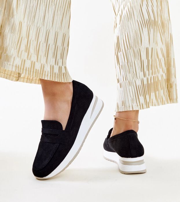 Czarne perforowane półbuty Muna