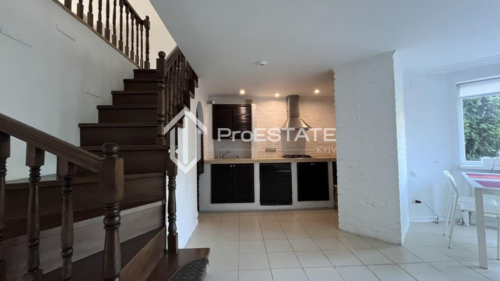 Продаж Таунхауса + гараж в центрі Борисполя