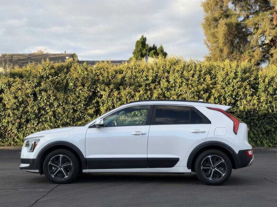 Kia Niro EX Touring      2023