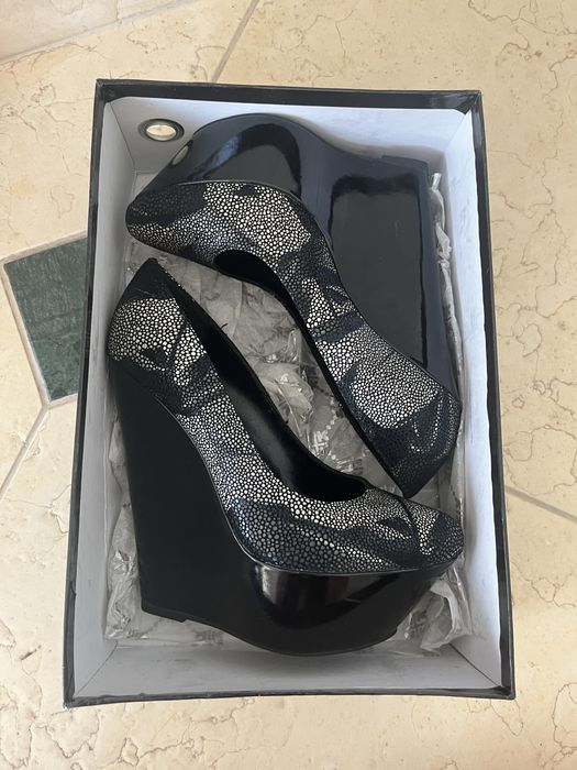 Szaro-czarne koturny Kazar