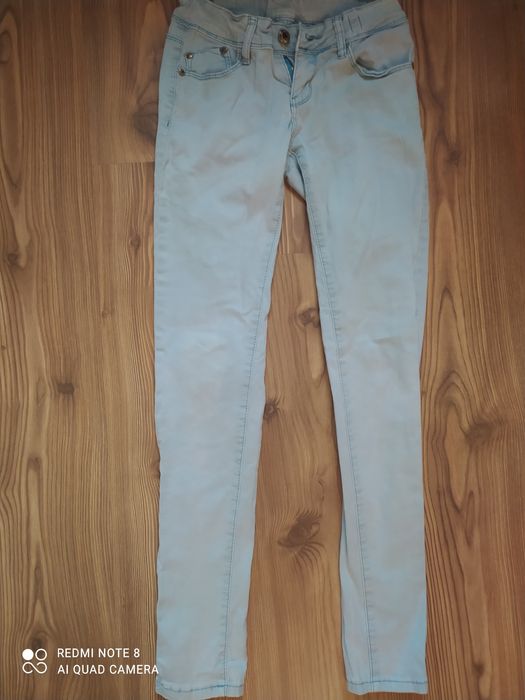 Sprzedam jeansy 152
