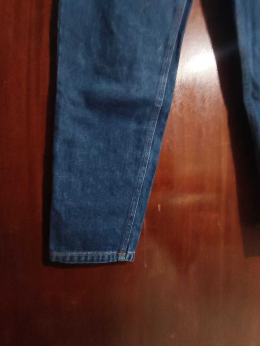 Calça de ganga escura